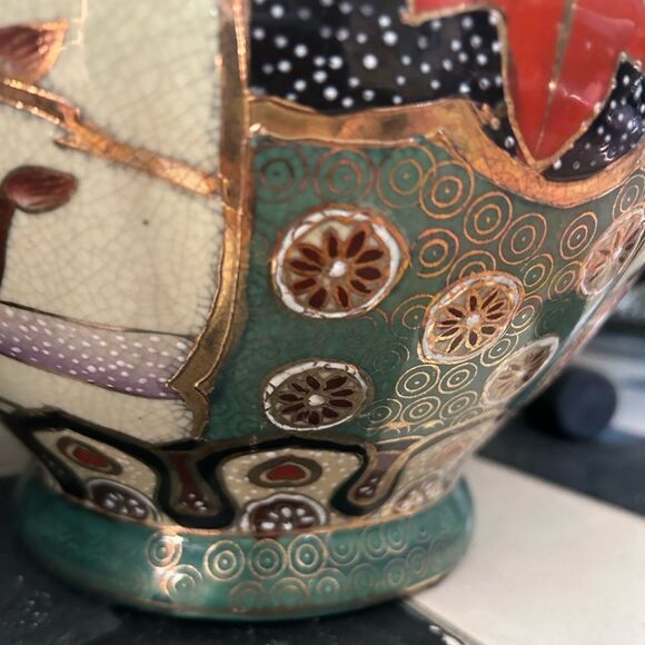 Vintage Japanese Green and white ceramic cookie jar vase with gold accents 13" - Picture 12 of 16